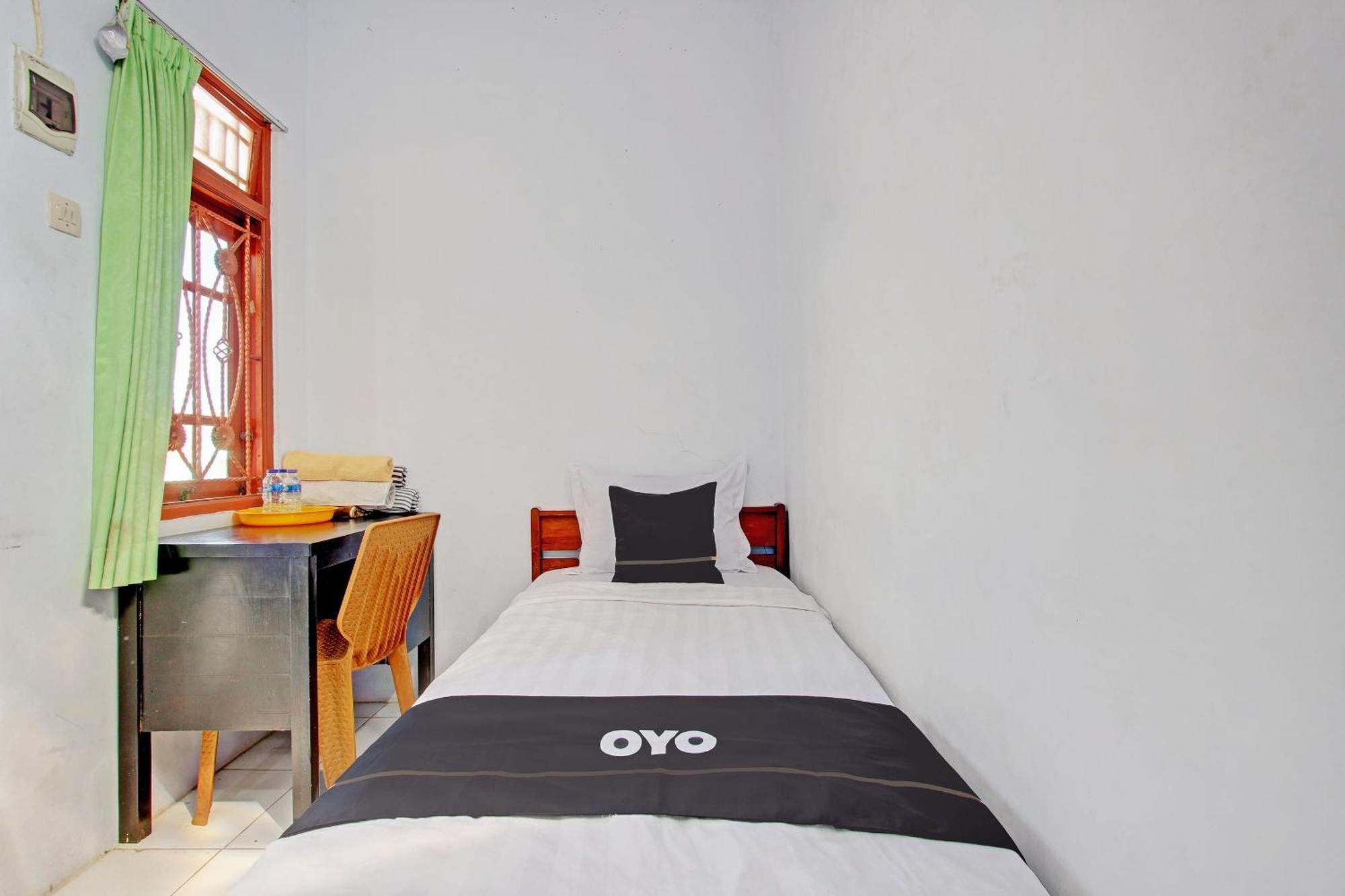 RedDoorz Syariah near Alun Alun Balai Kota Tegal Hotel Bagian luar foto
