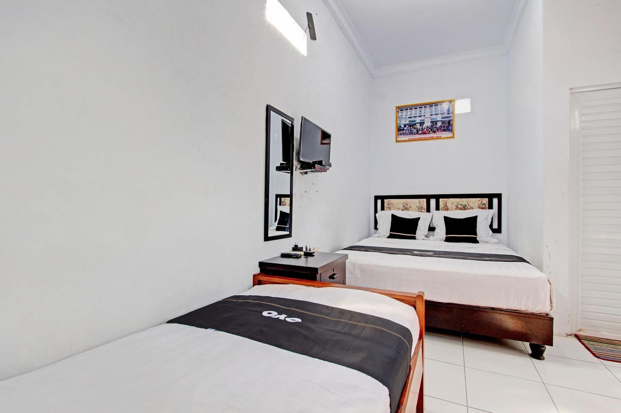 RedDoorz Syariah near Alun Alun Balai Kota Tegal Hotel Bagian luar foto