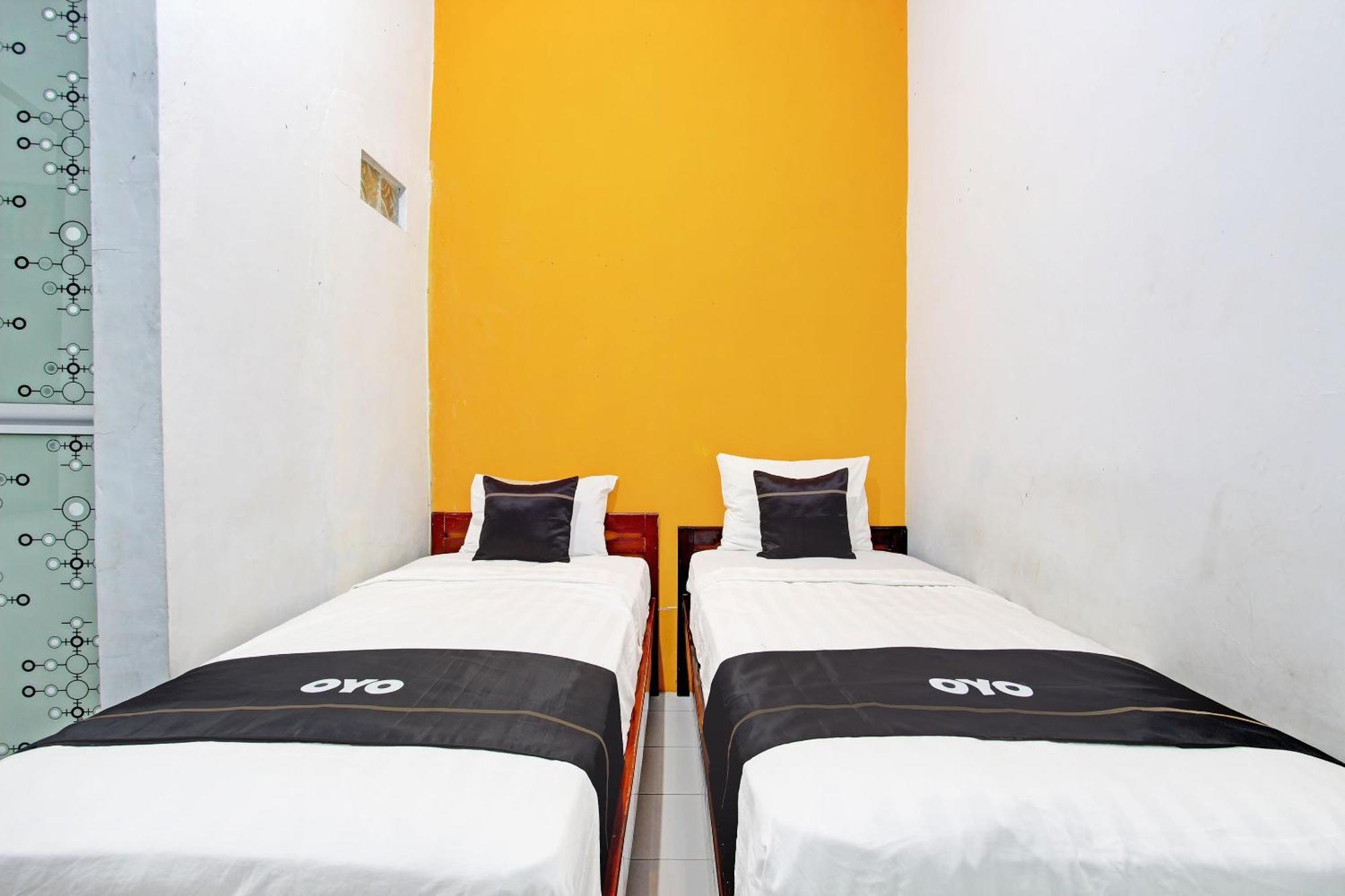 RedDoorz Syariah near Alun Alun Balai Kota Tegal Hotel Bagian luar foto