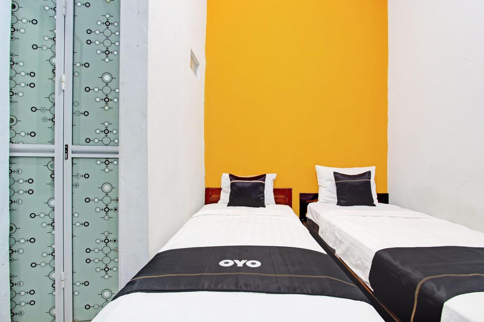 RedDoorz Syariah near Alun Alun Balai Kota Tegal Hotel Bagian luar foto