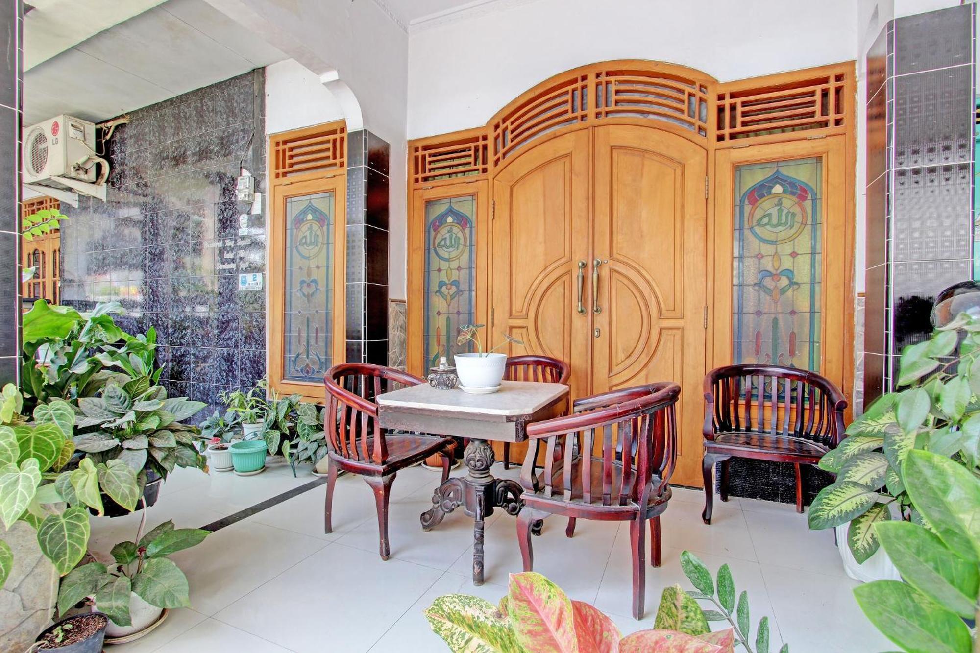 RedDoorz Syariah near Alun Alun Balai Kota Tegal Hotel Bagian luar foto