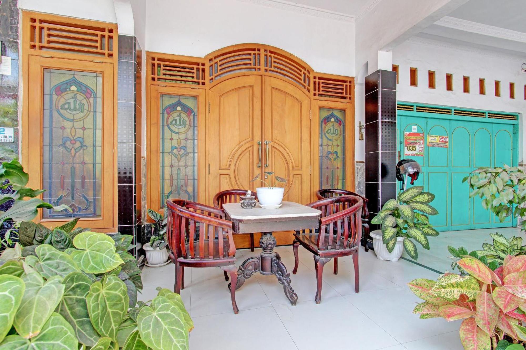 RedDoorz Syariah near Alun Alun Balai Kota Tegal Hotel Bagian luar foto