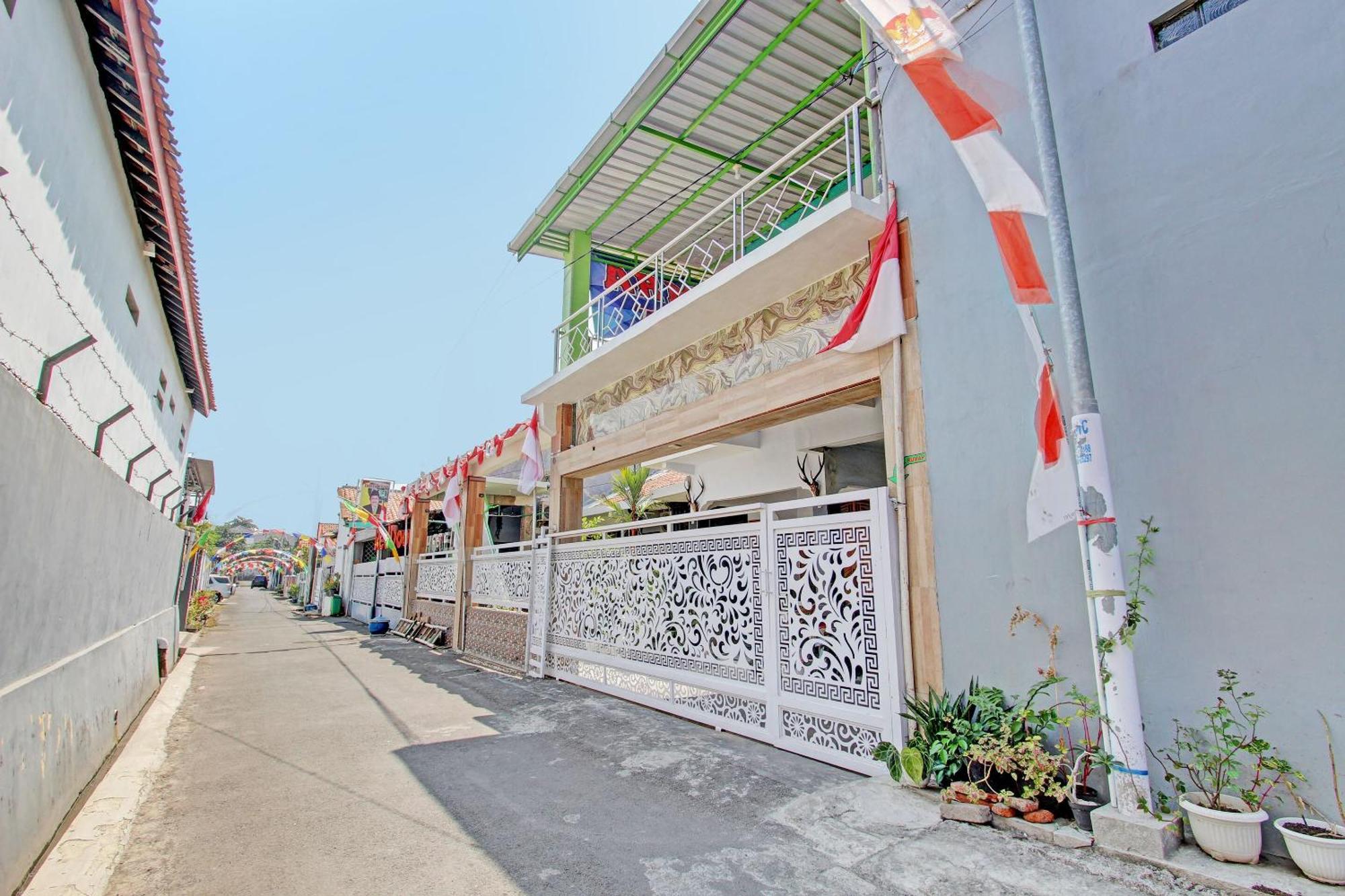RedDoorz Syariah near Alun Alun Balai Kota Tegal Hotel Bagian luar foto