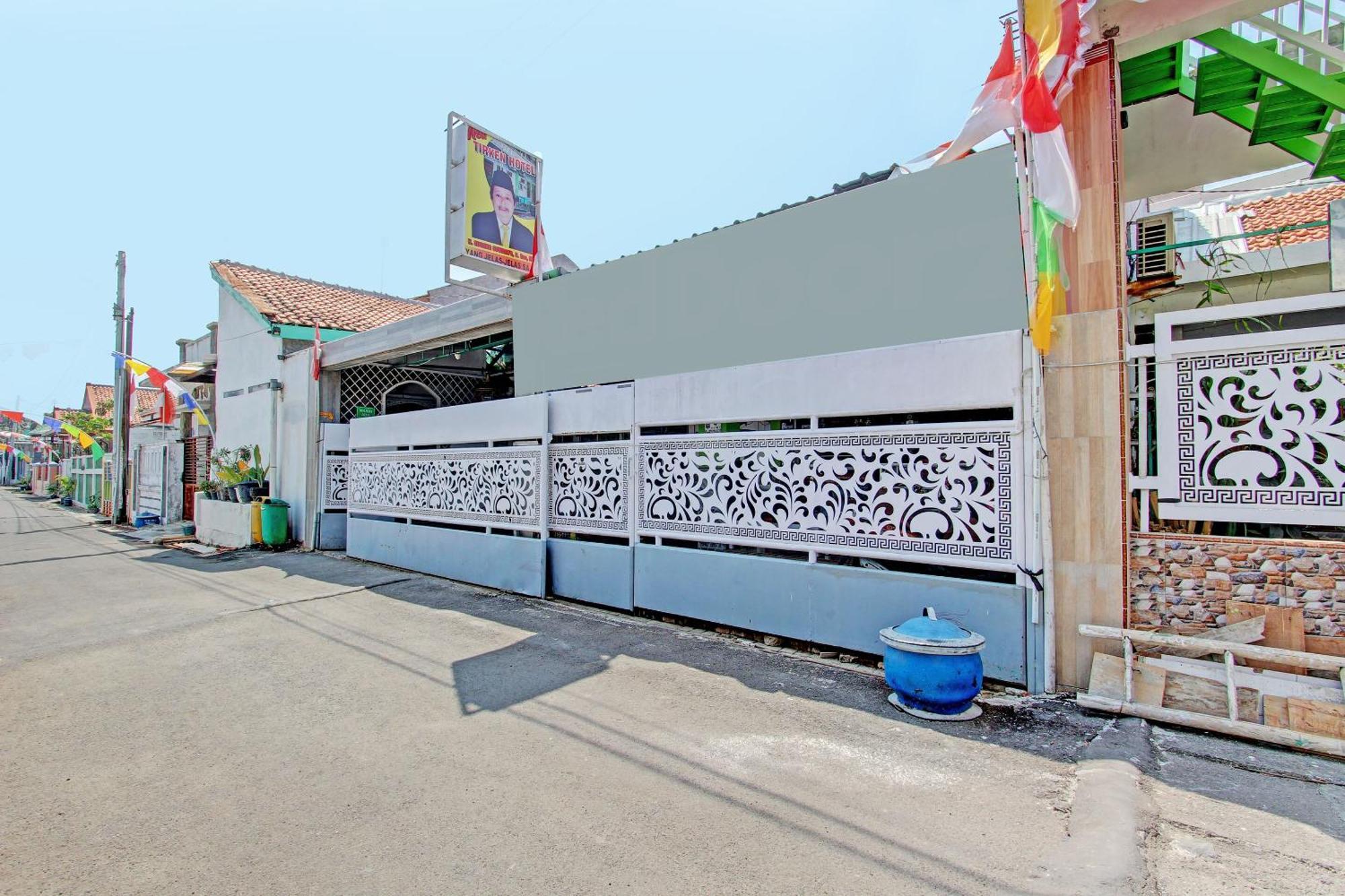 RedDoorz Syariah near Alun Alun Balai Kota Tegal Hotel Bagian luar foto